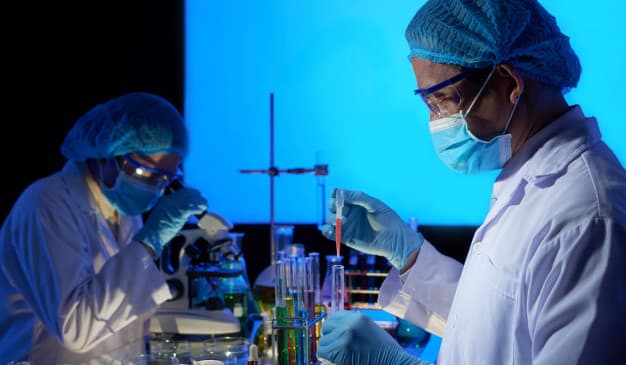 asian-scientists-working-vaccine-creation_1098-18426 Nobel Laureates’ warning over EC science budget cuts