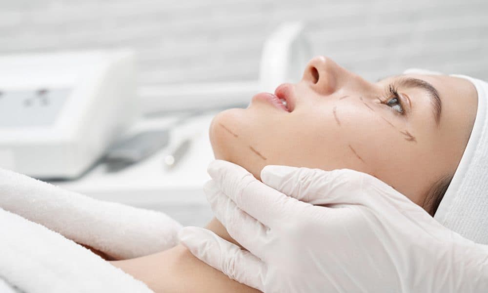 The Psychological Impact of Plastic Surgery: Benefits and Risks