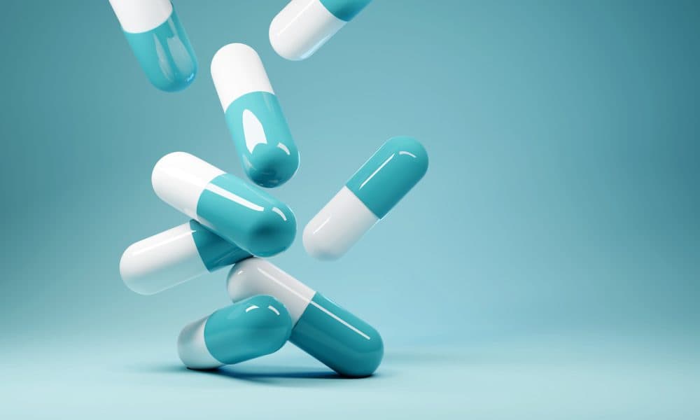 Graphene spike mat and magnet technology to fight antibiotic resistance