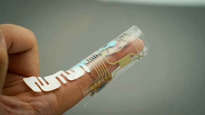 Low-Res_UCSD-JacobsSchool-20240703-fingertip_sweat_sensors-001 Finger wrap uses sweat to provide health monitoring at your fingertips