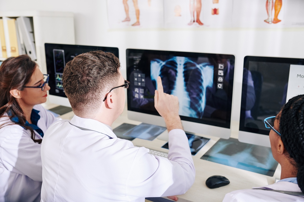 group-doctors-discussing-chest-x-ray-screen-computer-when-trying-make-proper-diagnosis 100,000 volunteers scanned in world-first imaging project