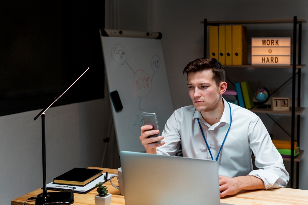 portrait-entrepreneur-working-project-night Men’s health startup Fellos secures €2 million funding